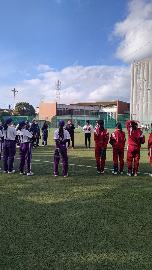 大阪国際大学女子ソフトボール部による講習会（守口市内中学校/門真市内中学校女子ソフトボール部）