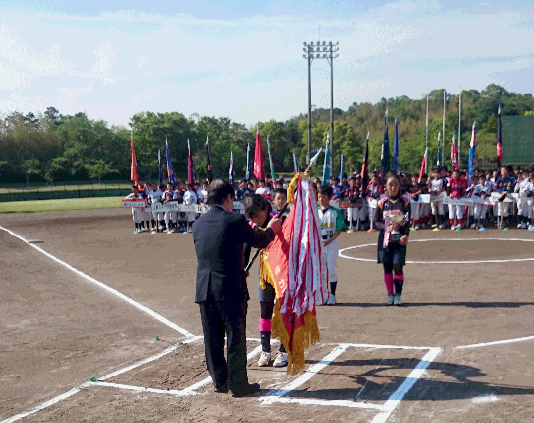 三重県小学生男女ソフトボール大会優勝旗返還.JPG