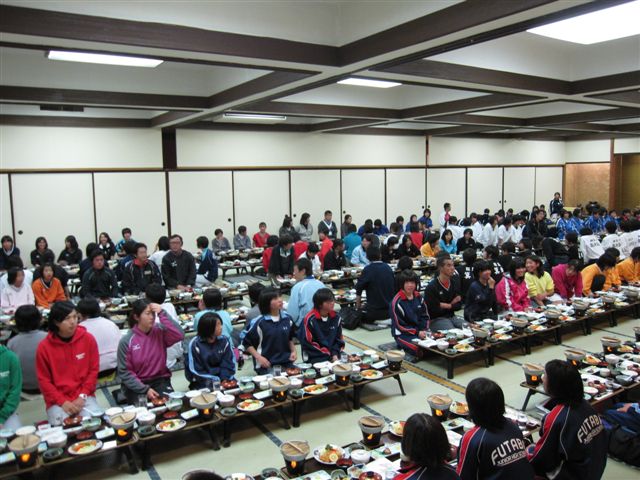 全員での夕食会.JPG