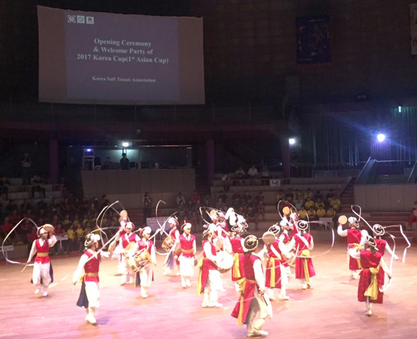 開会式での安城市の民族舞踊3.JPG